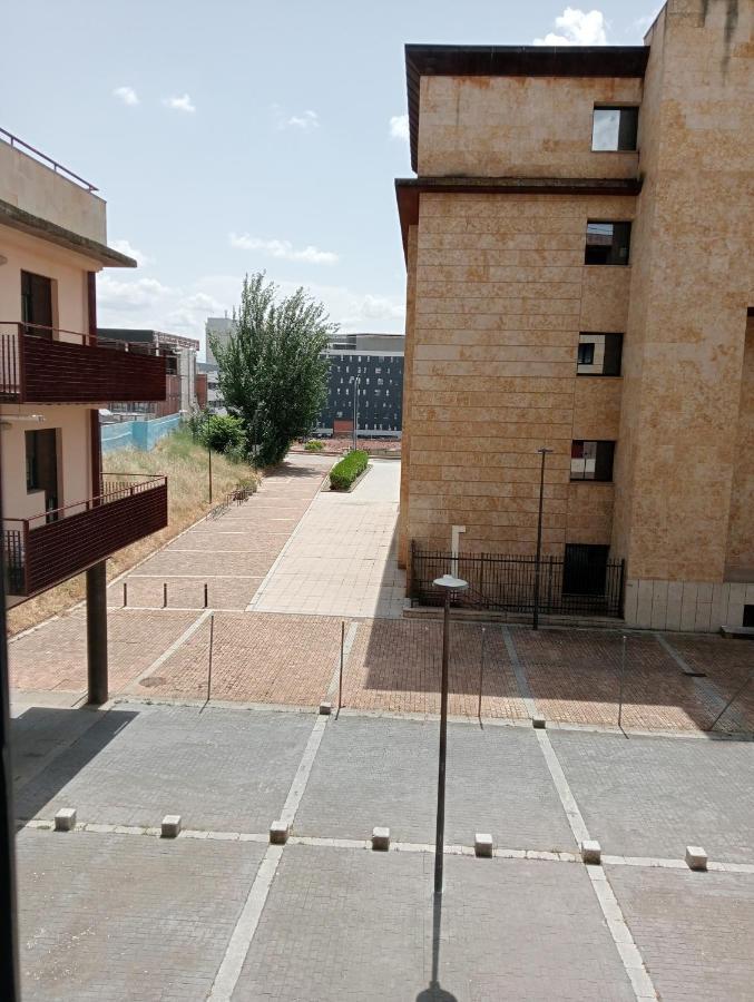 Jardines De La Muralla Free Parking Salamanca Eksteriør bilde